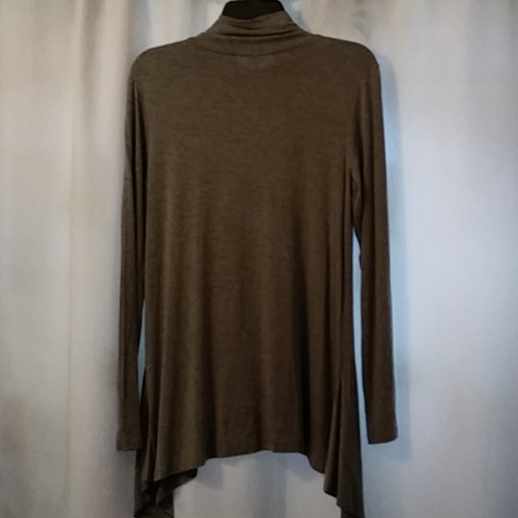 Top - Picture 2 of 5